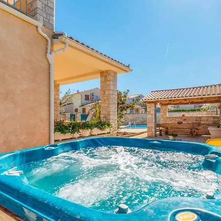 Vila Ulika By Guide *