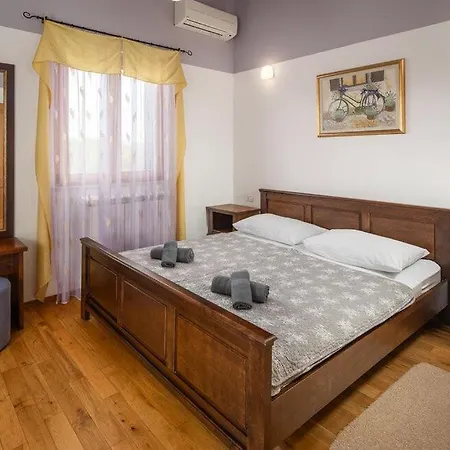 Vila Ulika By Guide *