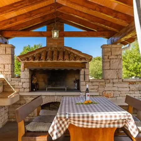 Ulika By Guide Vila Mednjan