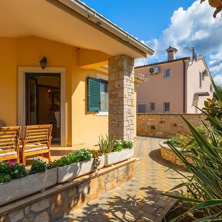 Ulika By Guide * Mednjan