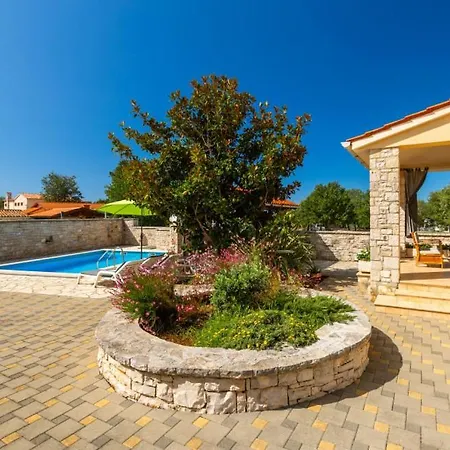 Ulika By Guide Mednjan