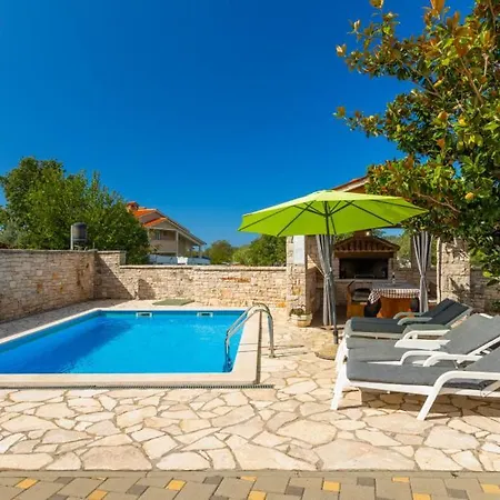 Ulika By Guide Mednjan