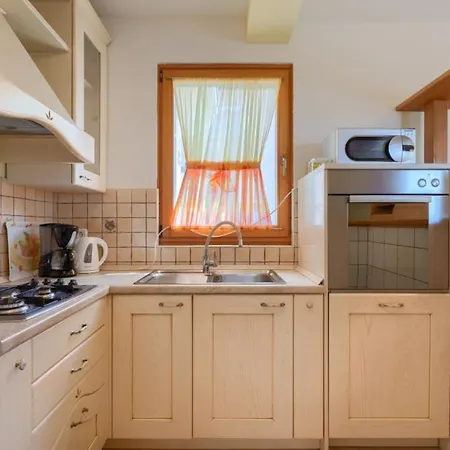 Ulika By Guide * Mednjan