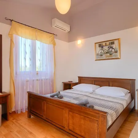 Ulika By Guide Vila Mednjan